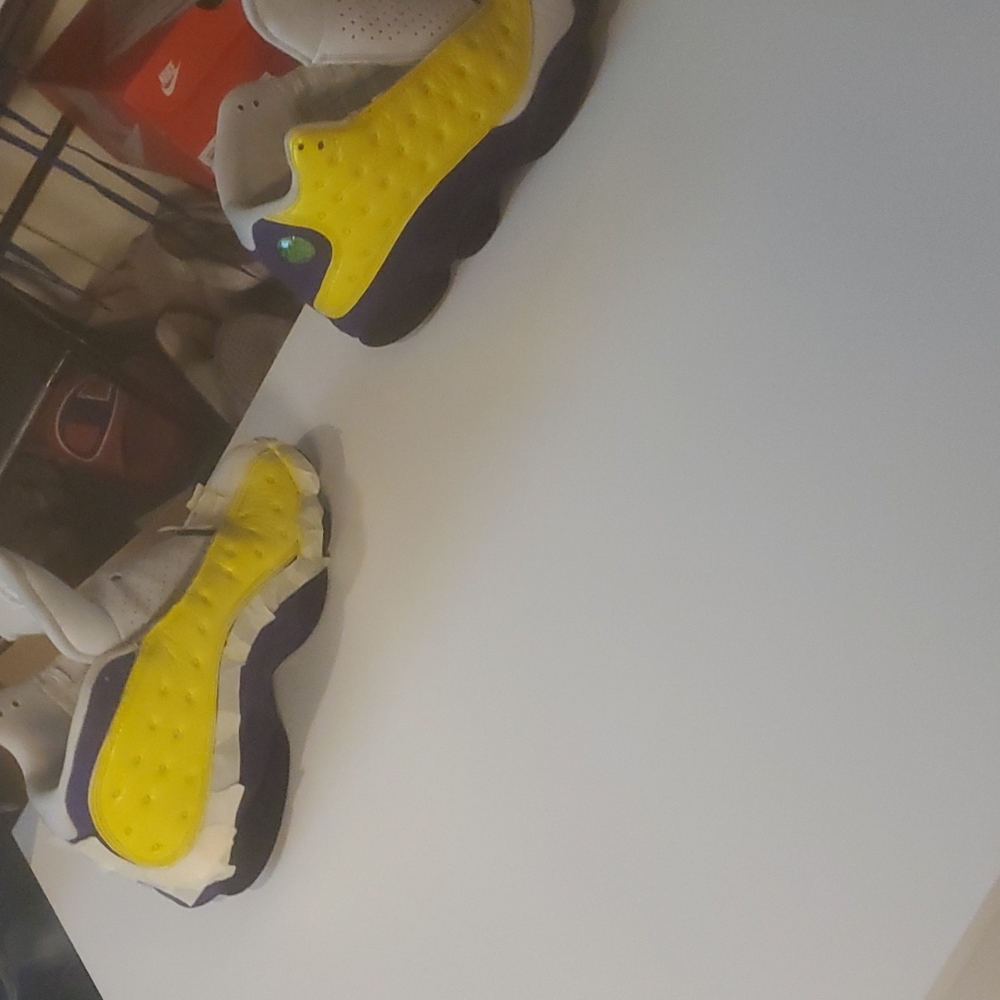 Lakers 13a. Size 9